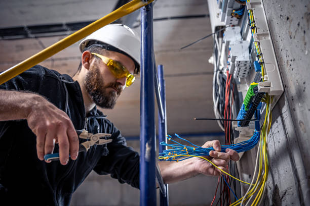 Best Emergency Electrical Repair  in Oakridge, OR
